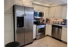 1300 PORTOFINO DRIVE, SARASOTA, FL 34242 Sold 11/15/24