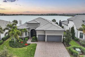 8016 GRANDE SHORES DRIVE, SARASOTA, FL 34240 Sold 05/15/24