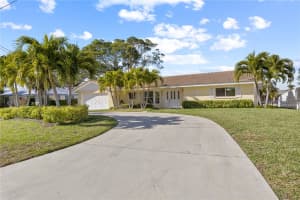 611 DUNDEE LANE, HOLMES BEACH, FL 34217 Sold 08/28/24