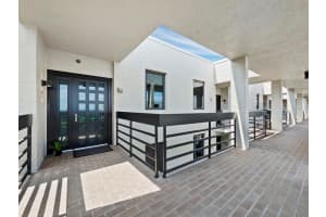 1055 GULF OF MEXICO DRIVE, LONGBOAT KEY, FL 34228 Sold 05/07/24