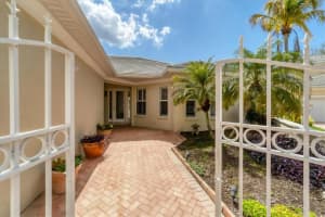 1225 HOLLY FERN LANE, SARASOTA, FL 34239 Sold 10/07/24