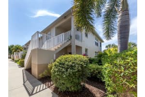 2204 AUBURN LAKES CIRCLE, VENICE, FL 34292 Sold 03/31/25