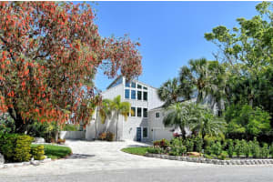 5422 SIESTA COVE DRIVE, SARASOTA, FL 34242 Sold 04/10/25