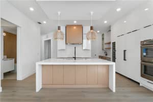 5310 AVENIDA DEL MARE, SARASOTA, FL 34242 Sold 08/02/24