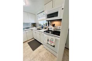 1803 FLAMINGO BOULEVARD, BRADENTON, FL 34207 Sold 02/26/25