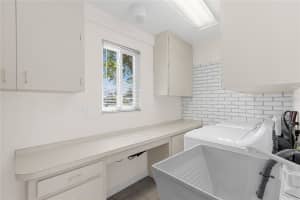 7472 DICKENS DRIVE, SARASOTA, FL 34231 Sold 05/14/24