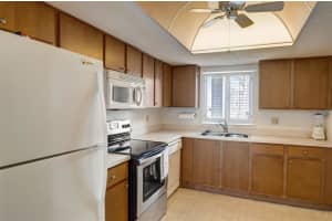 3308 LAKE BAYSHORE DRIVE, BRADENTON, FL 34205 Sold 04/30/24