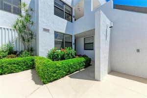 709 BAYPORT WAY, LONGBOAT KEY, FL 34228 Sold 04/28/25