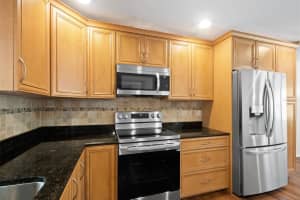 4454 MEADOW CREEK CIRCLE, SARASOTA, FL 34233 Sold 05/10/24