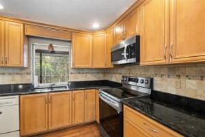 4454 MEADOW CREEK CIRCLE, SARASOTA, FL 34233 Sold 05/10/24
