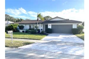 2908 Captiva Dr, SARASOTA