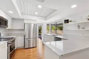 2855 61ST STREET, SARASOTA, FL 34243 Sold 05/18/24