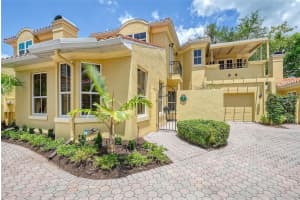 523 PALM AVENUE, SARASOTA, FL 34236 Sold 02/13/25
