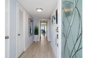 100 SANDS POINT ROAD, LONGBOAT KEY, FL 34228 Sold 05/19/25