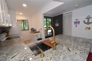 1720 GLENHOUSE DRIVE, SARASOTA, FL 34231 - MLS#MFRA4610522