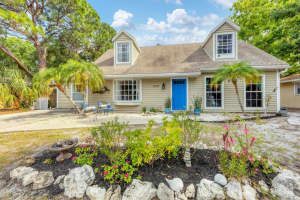 2737 HILLVIEW STREET, SARASOTA, FL 34239 Sold 10/04/24