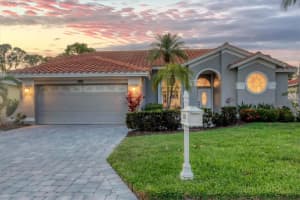 8882 HUNTINGTON POINTE DRIVE, SARASOTA, FL 34238 Sold 04/30/25