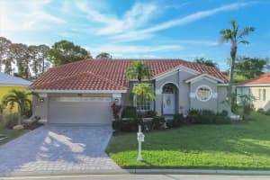 8882 HUNTINGTON POINTE DRIVE, SARASOTA, FL 34238 Sold 04/30/25