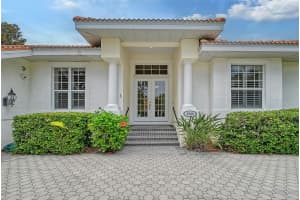 5566 SIESTA ESTATES COURT, SARASOTA, FL 34242 Sold 03/17/25