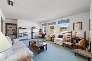 212 AMESBURY CIR, SUN CITY CENTER, FL 33573 Sold 12/16/24