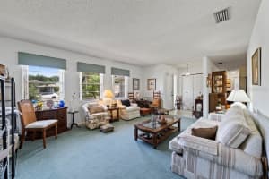 212 AMESBURY CIR, SUN CITY CENTER, FL 33573 Sold 12/16/24