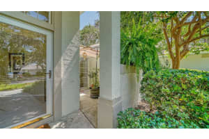 7017 WOODSIDE OAKS CIRCLE, SARASOTA, FL 34231 Sold 08/30/24