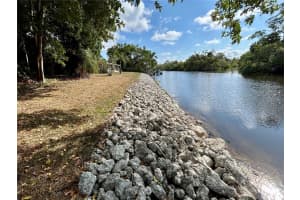 3637 MINEOLA DRIVE, SARASOTA, FL 34239 - MLS#MFRA4612052