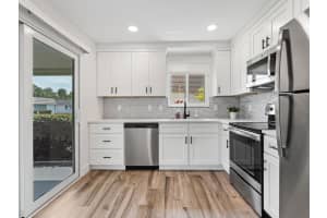 2733 RIVERBLUFF PLACE, SARASOTA, FL 34231 Sold 07/30/24