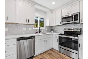 2733 RIVERBLUFF PLACE, SARASOTA, FL 34231 Sold 07/30/24