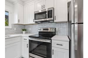 2733 RIVERBLUFF PLACE, SARASOTA, FL 34231 Sold 07/30/24