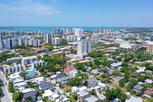 1691 DEVONSHIRE LANE, SARASOTA, FL 34236 Sold 10/15/24