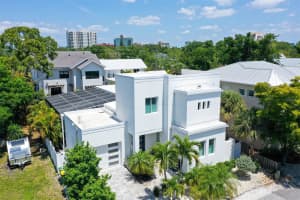 1691 DEVONSHIRE LANE, SARASOTA, FL 34236 Sold 10/15/24