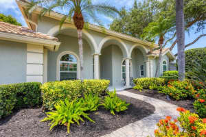 8566 WOODBRIAR DRIVE, SARASOTA, FL 34238 Sold 08/01/24