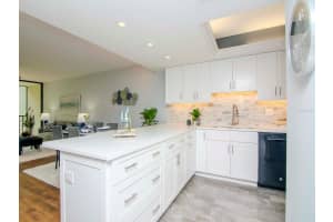 3361 CROSS CREEK DRIVE, SARASOTA, FL 34231 Sold 10/17/24