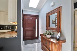 8220 COUNTRY OAKS COURT, SARASOTA, FL 34243 Sold 07/31/24