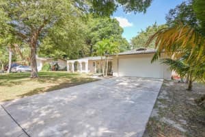135 ADAIR AVENUE, SARASOTA, FL 34243 Sold 01/24/25