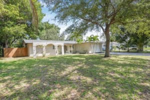 135 ADAIR AVENUE, SARASOTA, FL 34243 Sold 01/24/25