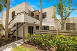 516 LAKESIDE DRIVE, BRADENTON, FL 34210 Sold 03/31/25