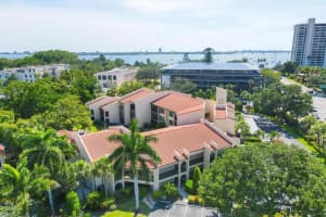 800 HUDSON AVENUE, SARASOTA, FL 34236 Sold 09/30/24