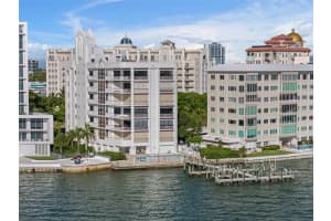 306 GOLDEN GATE POINT, SARASOTA, FL 34236 Sold 04/14/25
