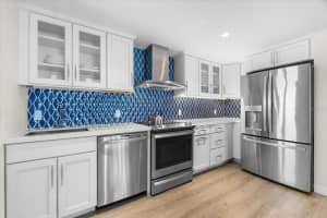 240 SANDS POINT ROAD, LONGBOAT KEY, FL 34228 Sold 04/30/25