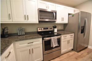1720 GLENHOUSE DRIVE, SARASOTA, FL 34231 - MLS#MFRA4616550