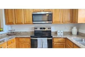 924 LA COSTA CIRCLE, SARASOTA, FL 34237 Sold 10/23/24