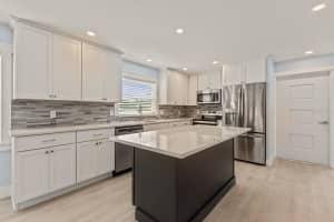 600 MANATEE AVENUE, HOLMES BEACH, FL 34217 Sold 11/04/24