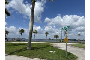 204 CHAUNCEY AVENUE, BRADENTON, FL 34208 Sold 09/26/24