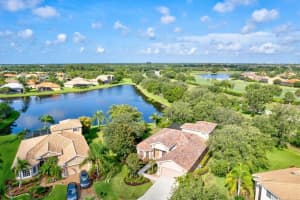 105 NEW BRITON COURT, BRADENTON, FL 34212 Sold 04/01/25