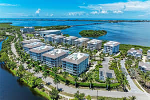 379 ARUBA CIRCLE, BRADENTON, FL 34209 Sold 12/11/24