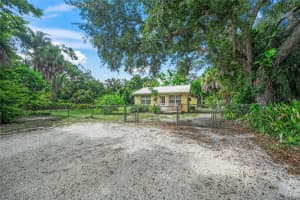 2632 HAWTHORNE STREET, SARASOTA, FL 34239 Sold 09/23/24