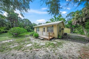 2632 HAWTHORNE STREET, SARASOTA, FL 34239 Sold 09/23/24