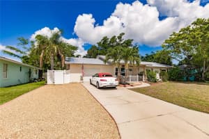 912 69TH STREET, BRADENTON, FL 34209 Sold 04/22/25